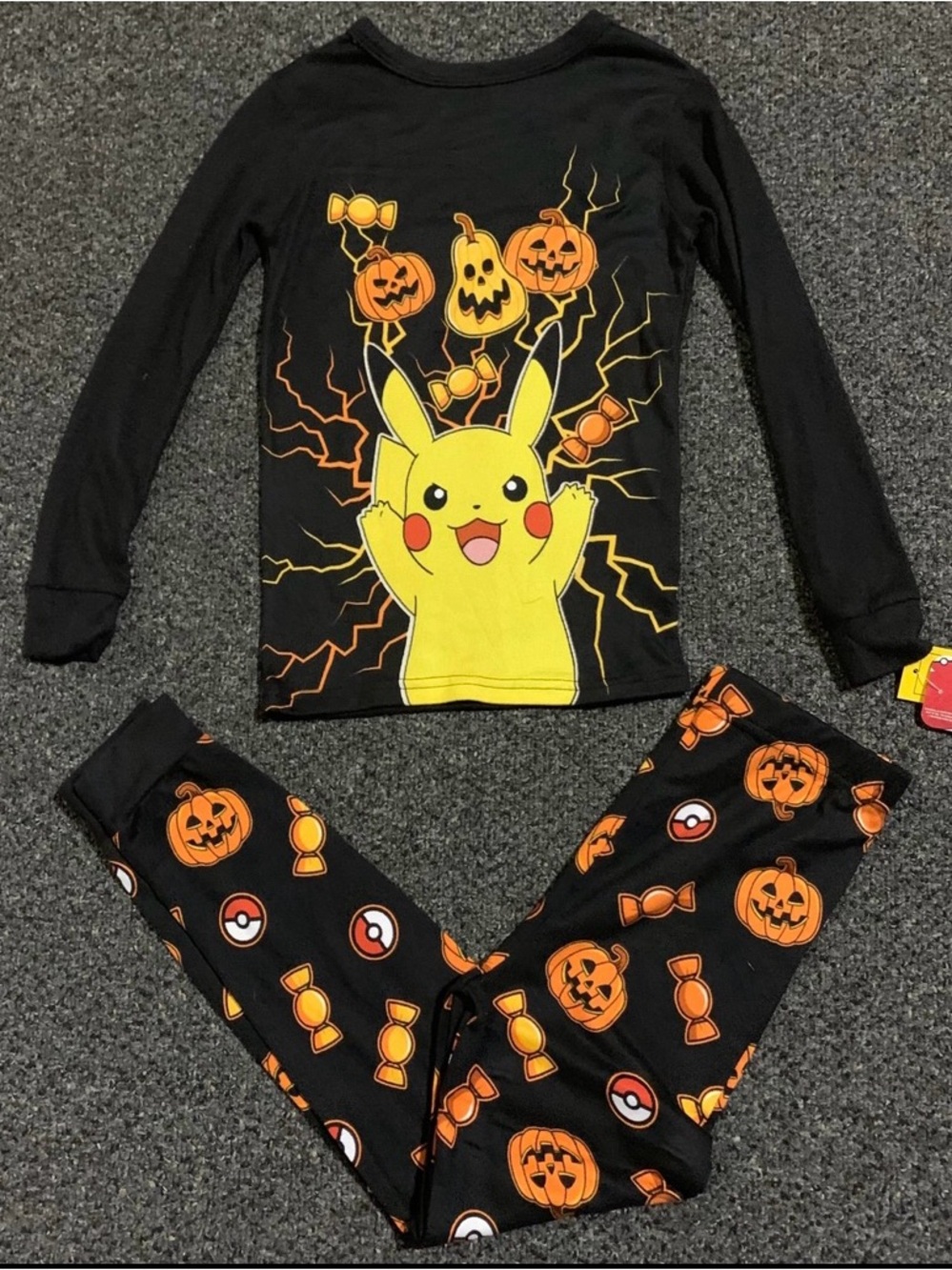 New Pokémon glow in the dark Pikachu boys size 10 super soft Halloween pajamas